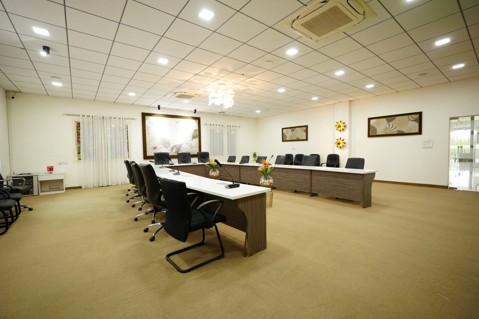 c-hall3